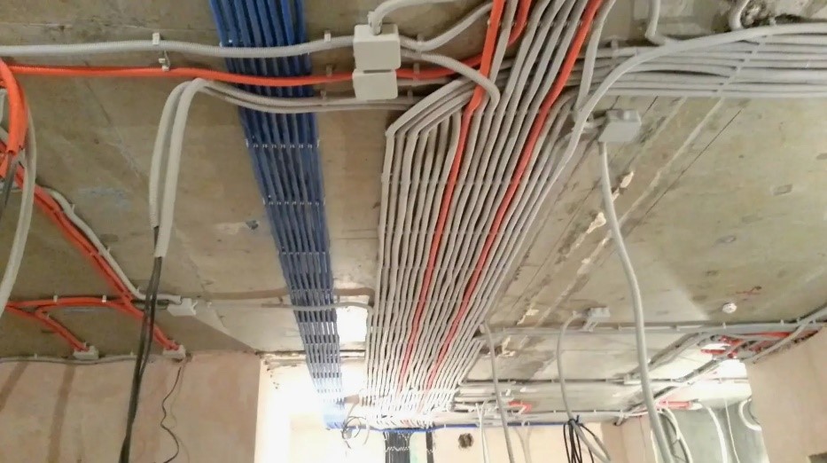 Монтаж электрики в офисе